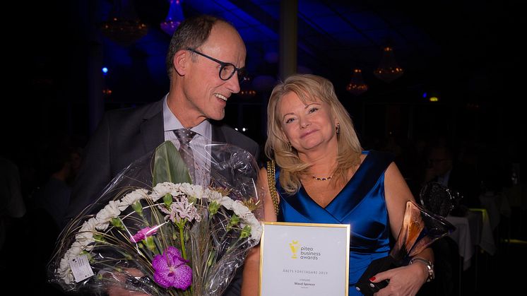 Maud Spencer vann priset som Årets Företagare. Med på bild är Jan-Eric Sandberg från Företagarna. Foto: Mikael Sundkvist, P-town.