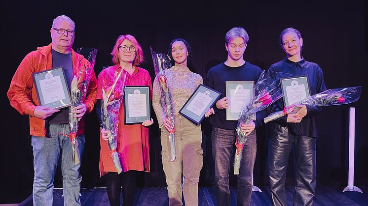 Årets kulturpristagare och stipendiater inom idrott och kultur samlades på Kaleido för prisutdelning. Isak Lundbergs mamma tog emot priset i hans ställe. 
