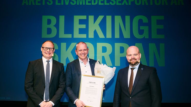 Från vänster: Björn Hellman, vd Livsmedelsföretagen, Christian Nilsson, vd Blekinge Skorpan AB, Peter Kullgren, landsbygdsminister