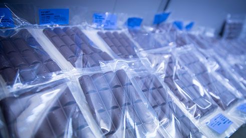 Tutkimus: Suklaapatukat auttavat kehittämään ekologisia pakkauksia