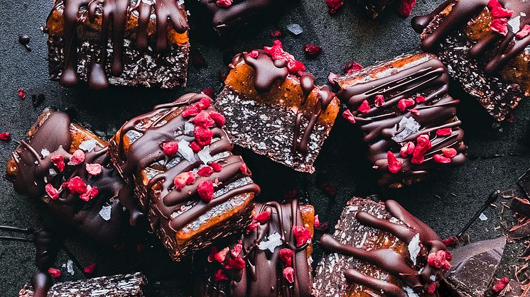 Chokladtryfflar med salt jordnötskaramell och hallon