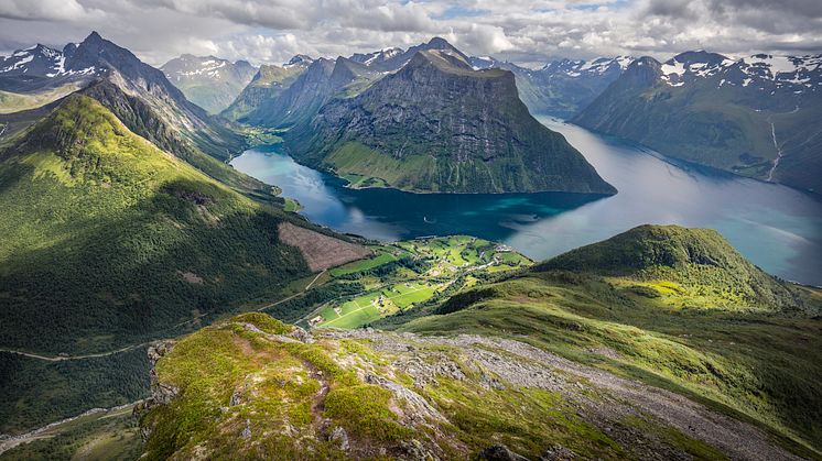 Hjørundfjorden. Foto: Visit Ålesund 