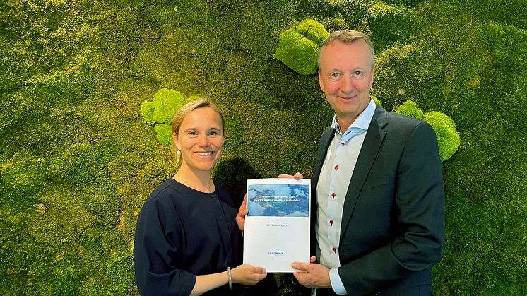 Klara Tengstrand, bærekraftssjef og Peter Uddfors, konserndirektør i Office Management