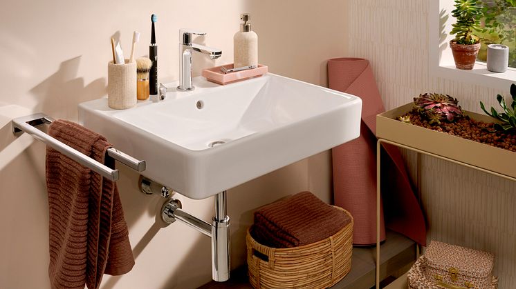 Ét badeværelse – ét designsprog: De nye hansgrohe Xanuia håndvaske føjer sig smukt ind i helhedsoplevelsen på badeværelset. SoftCube-designet med afrundede hjørner skaber et harmonisk samspil med resten af rummet.