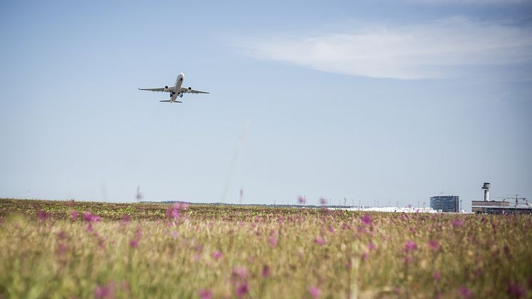Swedavia’s airport statistics for May 2018 are illustrated by a photo of an aircraft at Stockholm Arlanda Airport. Photo Stina Sandsjö.