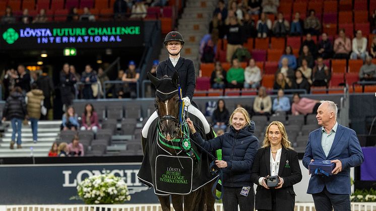 Sara Aagard Hyrm and Atteruogaards Cooper together with her sister Sandra, Kristina Berggren Fur and tomas Torgersen. Photo Roland Thunholm