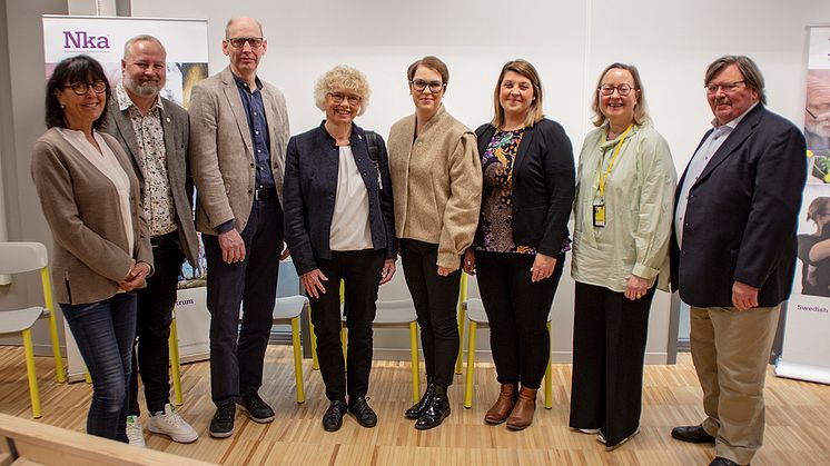 Eva Lehtonen, Jerker Eklund, Per-Inge Pettersson (C), Ann-Marie Högberg, socialminister Lena Hallengren, Angelica Katsanidou (S), Elizabeth Hanson och Lennart Magnusson medverkade vid sändningen. Foto: Josefine Göransson