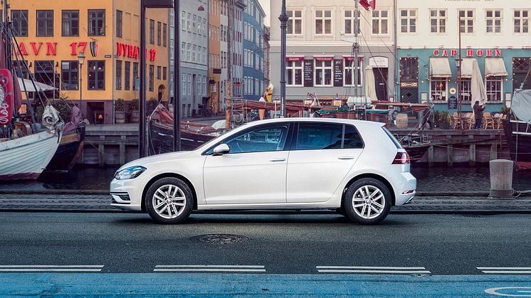 Golf kan nu bestilles med en ny raffineret 1,5 TSI motor til priser fra 269.995. 