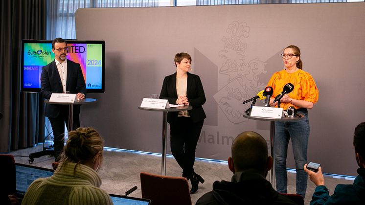 Per-Erik Ebbeståhl, hållbarhets- och trygghetsdirektör, Katrin Stjernfeldt Jammeh, kommunstyrelsen ordförande och Karin Karlsson, övergripande projektledare för Malmö stads värdskap under torsdagens gemensamma presskonferens.