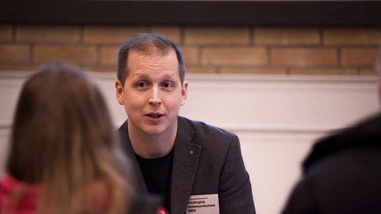 Erik Lindenius får priset ”För sitt engagemang, hängivenhet och innovationsbenägenhet. Erik har visat att undervisning kan vara roligt och lustfyllt även på universitetsnivå." Foto: Per Melander