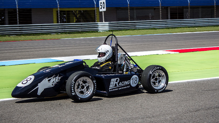 Conrad Elektronik fornyer sponsorat med AAU Racing