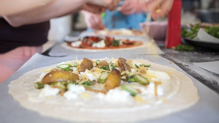 Pizzabak till bluegrassmusik är bara en av alla de matupplevelser du kan välja bland under ett Skafferibesök.