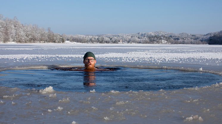 THEME_PEOPLE_WINTER_BATHING_G_GettyImages-1311612012_Universal_Within usage period_82068