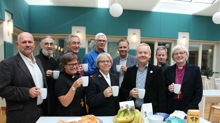 Debatt: Fika med oss för en rättvisare värld!