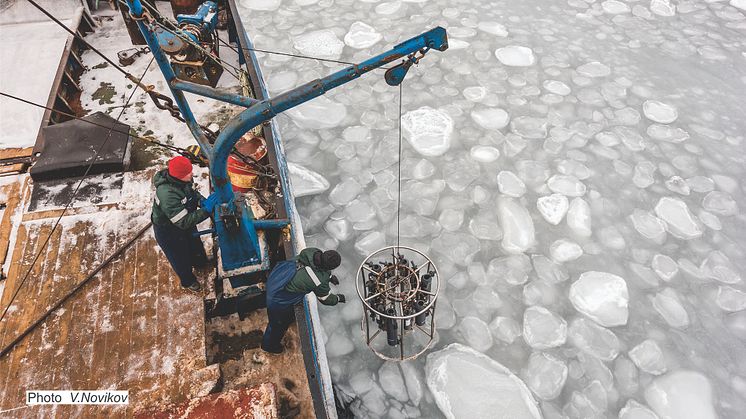 Deploying the cassette (rosettes) with Niskin bottles. Photo Credit: V. Novikov