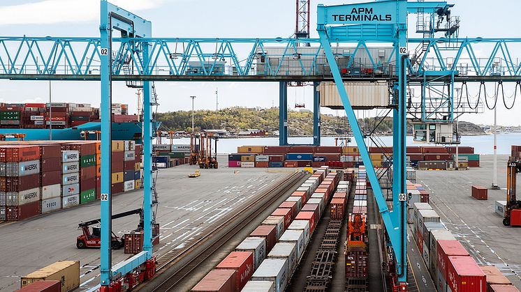 Till APM Terminals Gothenburg kommer 55 procent av godset via järnvägen, för att lastas direkt på oceangående fartyg till världsmarknaden.