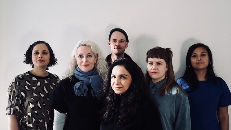 Den Nasjonale Jury 2022. Fra venstre: juryleder Maya Økland, Åsil Bøthun, Marius Moldvær, Apichaya Wanthiang, Stacy Brafield og Gelawesh Waledkhani. Foto: Norske Billedkunstnere.