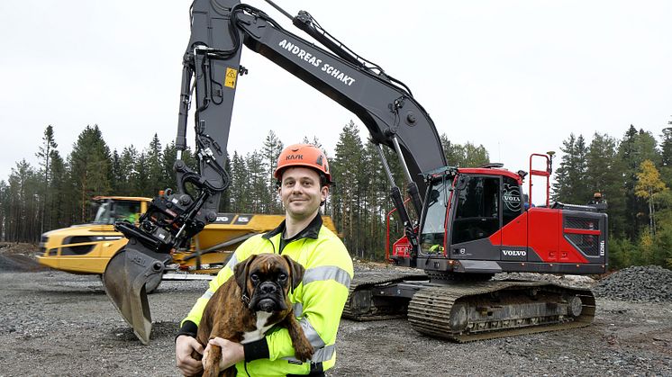 Volvo EC250E - röd