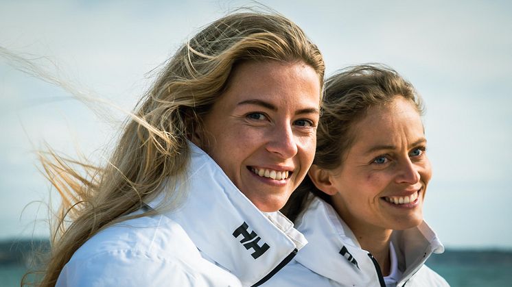 Marie Rønningen (t.v) og Helene Næss ble i dag europamestre i OL-klassen 49erFX. Foto: Morten Jensen