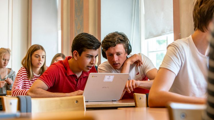 En homogen digital lärmiljö för både lärare och elever på  Bladins gymnasium