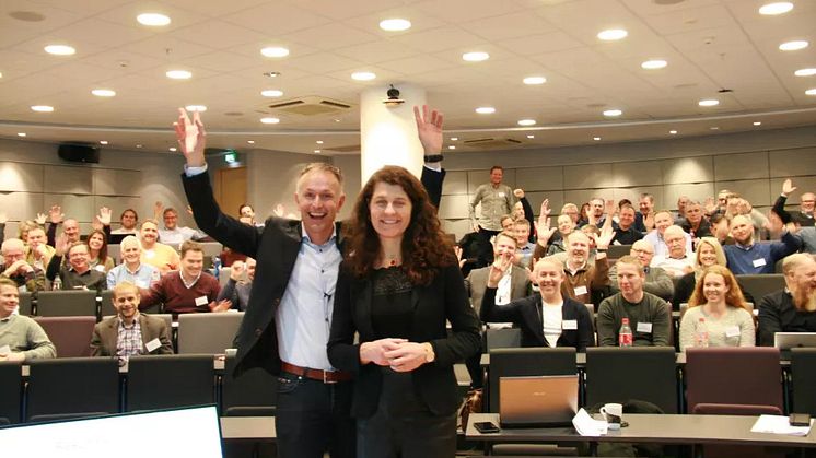 Kjell Petter Småge, som er ansvarlig for konferansen, og rådgiver i Grønn Byggallianse, sammen med daglig leder i Grønn Byggallianse, Katharina Bramslev. Her fra fjorårets konferanse.