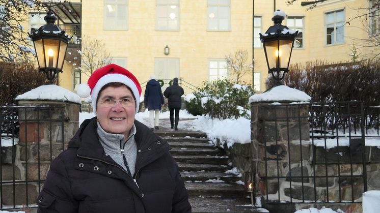 Landshövding Ylva Thörn bjuder in till traditionsenligt adventsmingel på residensets innergård i Falun. Foto: Kajsa Kilström/Länsstyrelsen i Dalarnas län