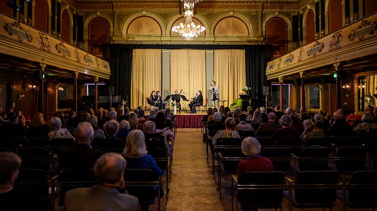 Den 13 september blir det AW-konsert i vackra Spegelsalen i Sundsvalls stadshus. Pyttipanna står på både den musikaliska som kulinariska menyn.