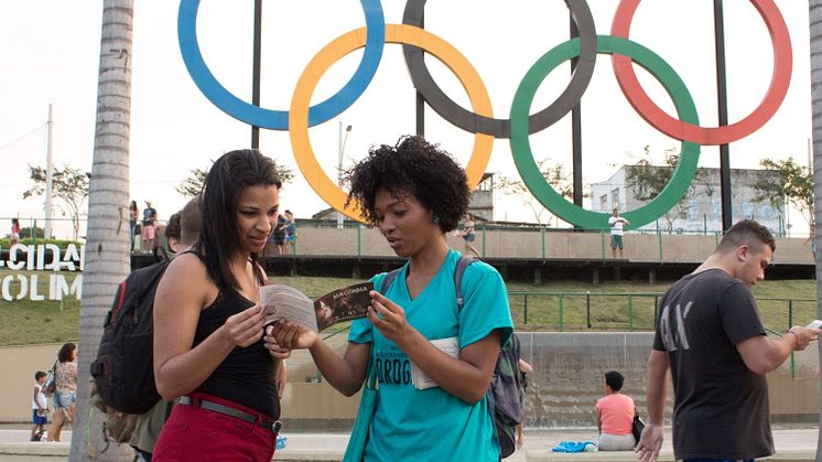 Lokalbefolkning i Rio de Janeiro sida vid sida med Olympier och tusentals volontärer ifrån Stiften för en Drogfri Värld.