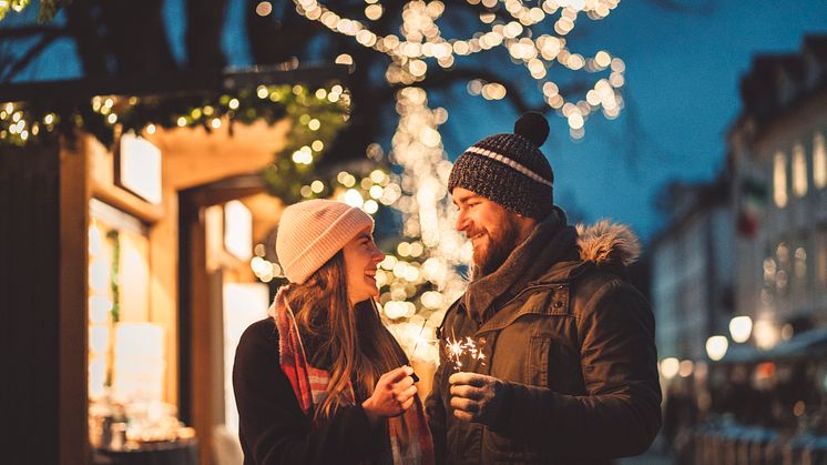 Få julestemning i Storbritannias storbyer