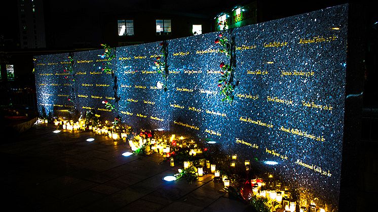 Monumentet till minne av de omkomna i diskoteksbranden. Bild: Andreas Oscarsson