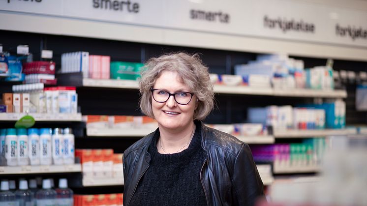 - Det er opplagt at apotekene kan bidra til at flere får bedre helse gjennom riktig legemiddelbruk, sier Hanne Andresen i Apotekforeningen. 