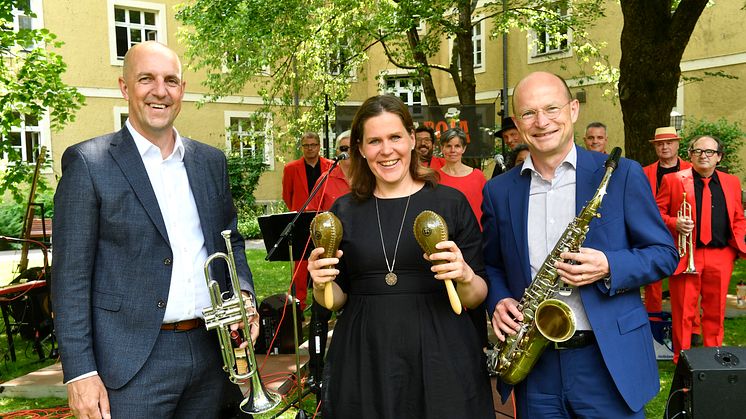 V.li.: Stefan Hattenkofer (SSKM), Bürgermeisterin Verena Dietl (SPD) und Prof. Dr. Ulrich Reuter (SVB).