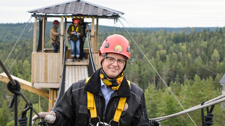 Näringsminister Mikael Damberg besöker Little Rock Lake Zipline