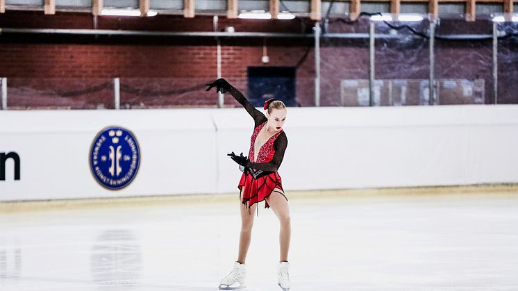Anita Östlund tävlar under VM i konståkning i Milano.