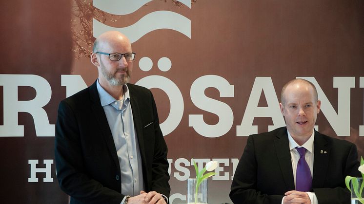 MArtin Wagenius, chef för Dokumentenheten på Skatteverket, och Andreas Sjölander (S), kommunstyrelsens ordförande i Härnösand, presenterade planerna på ett nytt arkiv i Härnösand