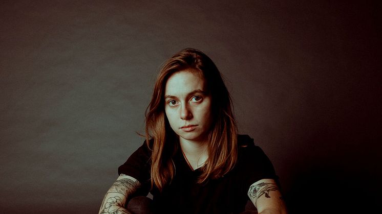 Den 19. april får Julien Baker tiden til at stå stille i Lille VEGA, når hun synger sig lige ind i hjertekulen med sine sensible sange.