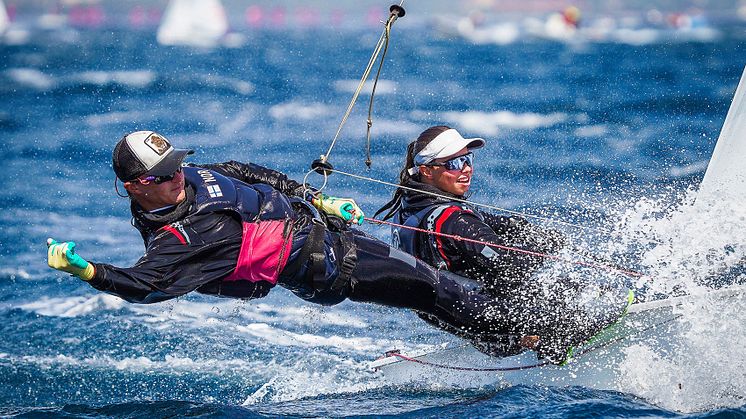 Julia Jacobsen og Emil Forslund seiler i den kommende uken for å kvalifisere seg til OL. FOTO: Sailing Energy