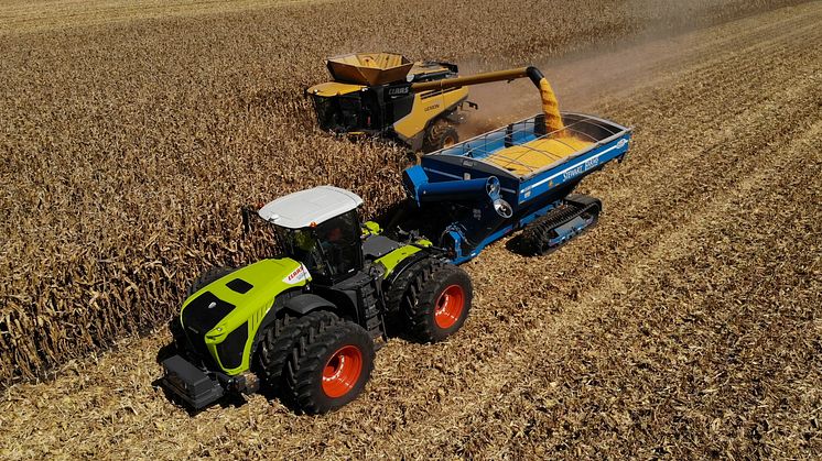 ​Farmer sets two new grain maize harvest world records with CLAAS. Photo: CLAAS