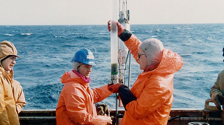 Sampling bottom sediments for analysis of contaminants in Russia