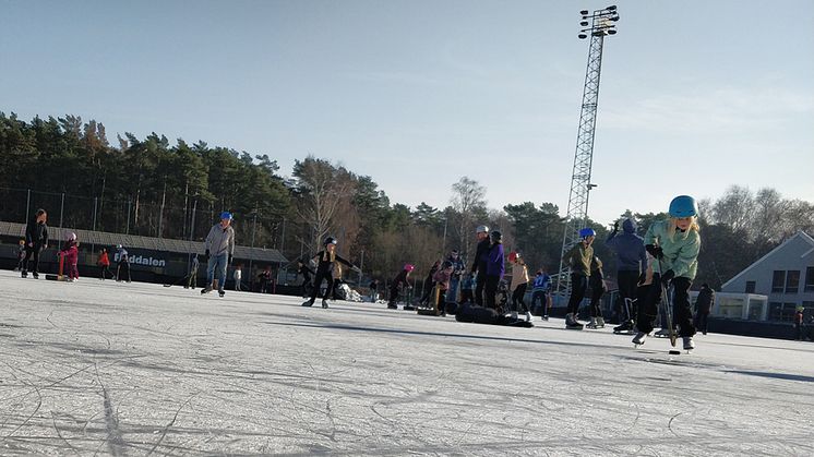 Till vintersäsongen 2022/2023 ska bandyplanen på Ruddalens idrottscentrum bli en hall.