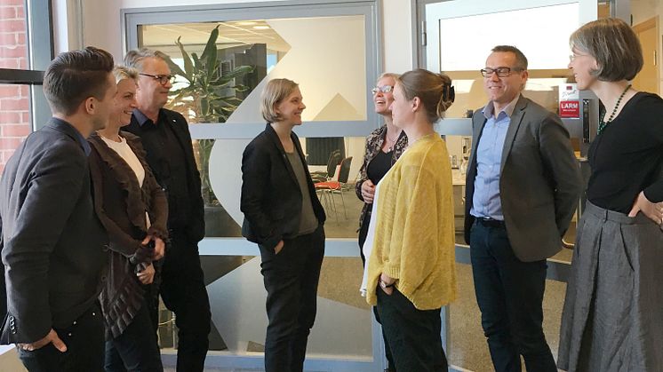 MIljöminister Karolina Skog besöker Trivector för att lära mer om framtidens hållbara transporter.
