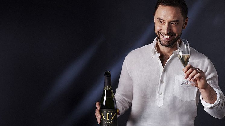 Måns Zelmerlöw lanserar en egen Cava: Hola MZ Cava by Måns Zelmerlöw. 