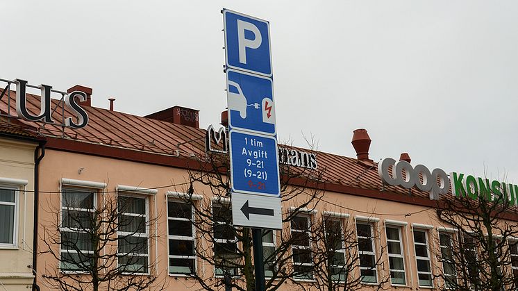 Mårtenstorget får parkeringsplatser dedikerade för elbilar