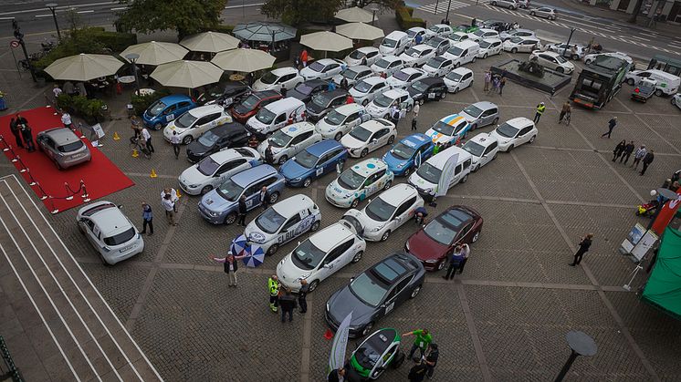 Rekordmånga körde elbilsrally för bättre laddmöjligheter runt Öresund