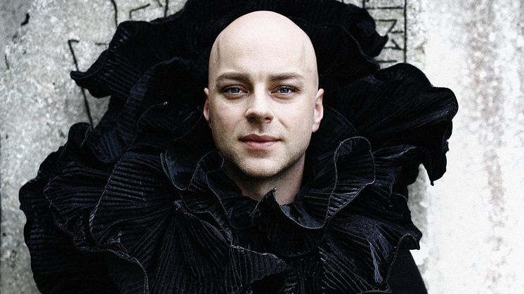 ​Skådespelaren och dragartisten Robert Fux är från och med våren 2020 ny Artist in Residence på Vara Konserthus.