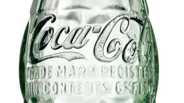 En designklassiker fyller 100 år - Coca-Cola® flaskans svenska historia