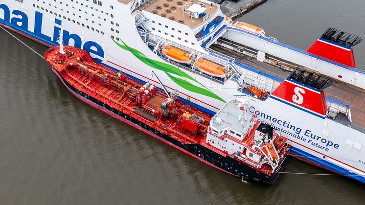 Stena Germanica bunkering close