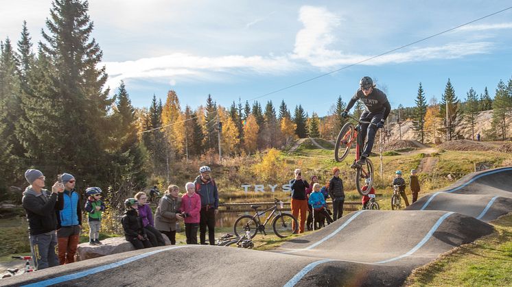 Det har vært mye folk i Trysil i sommer. Her fra sesongavslutningen Bike Out med Brage Vestavik i spissen. Foto: Fredrik Otterstad