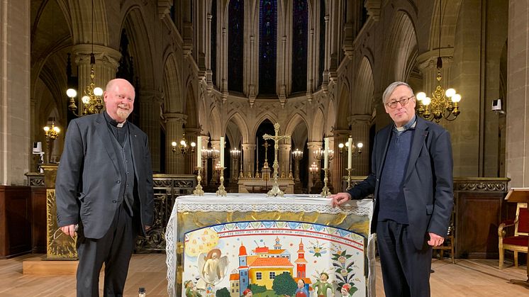 Pascal René Lung från Stockholms katolska stift tillsammans med Patrick Chauvet, domprost från Notre Dame.