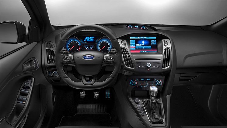 A Ford egyre több autót gyárt az európai piacra: a vadonatúj Focus RS első példánya legördült a gyártósorról